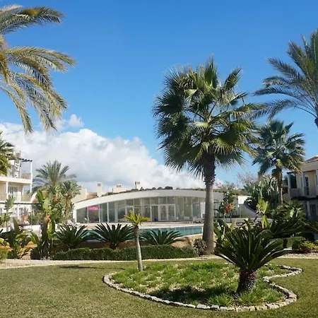 Апартаменты Modern 4 Bedrooms With Enusuits Spacious Amazing Views With 4 Swimming Pools Картейра