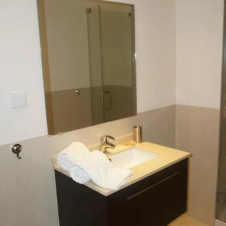 Апартаменты Modern 4 Bedrooms With Enusuits Spacious Amazing Views With 4 Swimming Pools Картейра